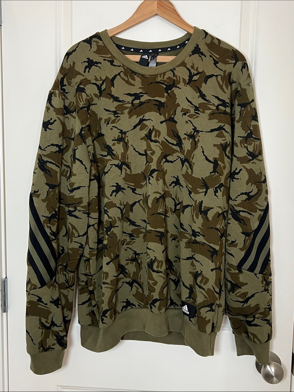 adidas Men's Sportswear Future Icons Camo Graphic Crewneck Sweatshirt XL